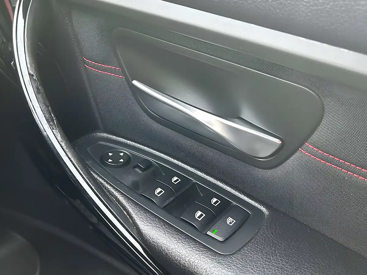 Used 2013 BMW 316i Sport Alpine White - Interior and Exterior details 11