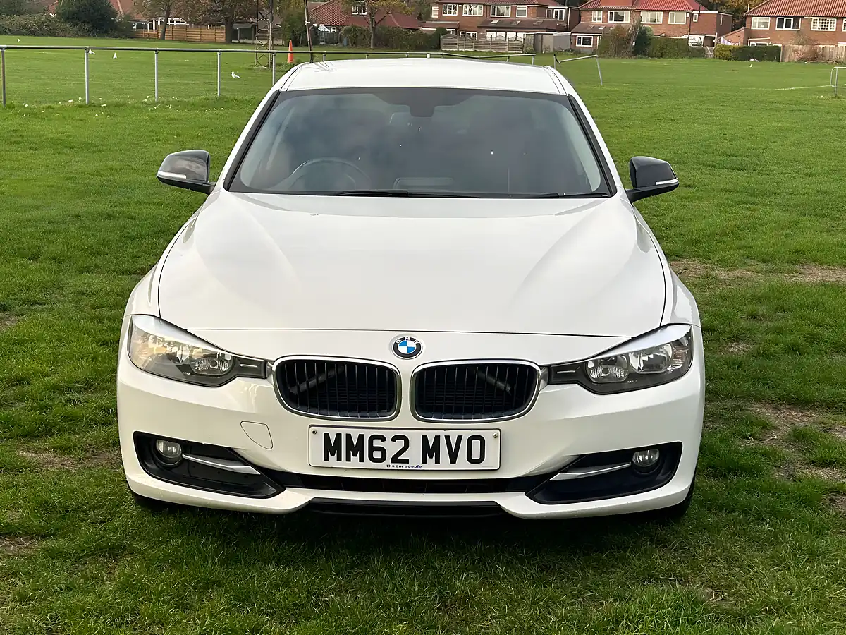 Used 2013 BMW 316i Sport Alpine White - Interior and Exterior details 2
