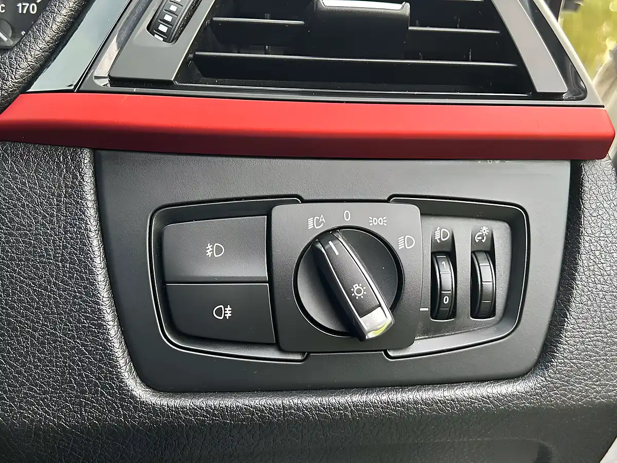 Used 2013 BMW 316i Sport Alpine White - Interior and Exterior details 20