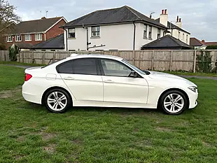 Used 2013 BMW 316i Sport Alpine White - Interior and Exterior details 4