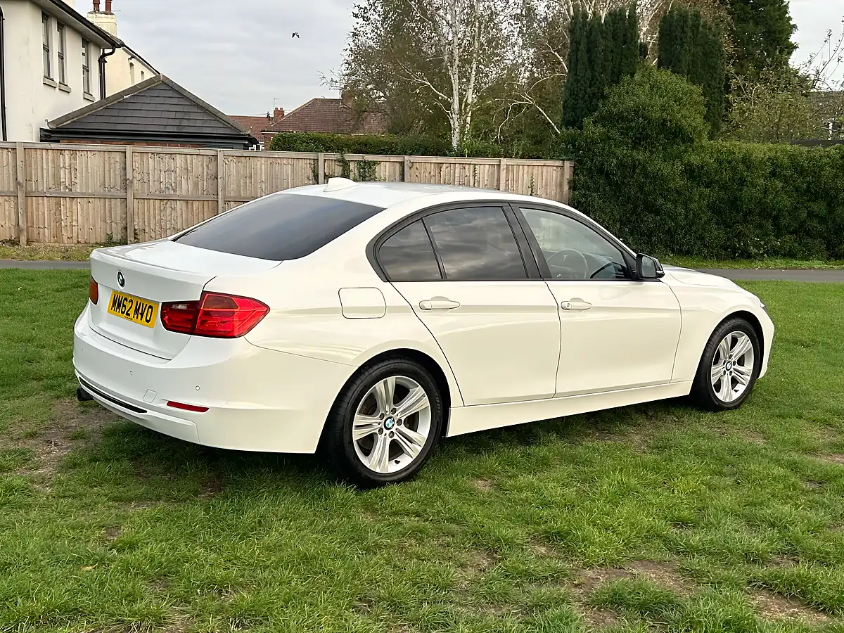 Used 2013 BMW 316i Sport Alpine White - Interior and Exterior details 5