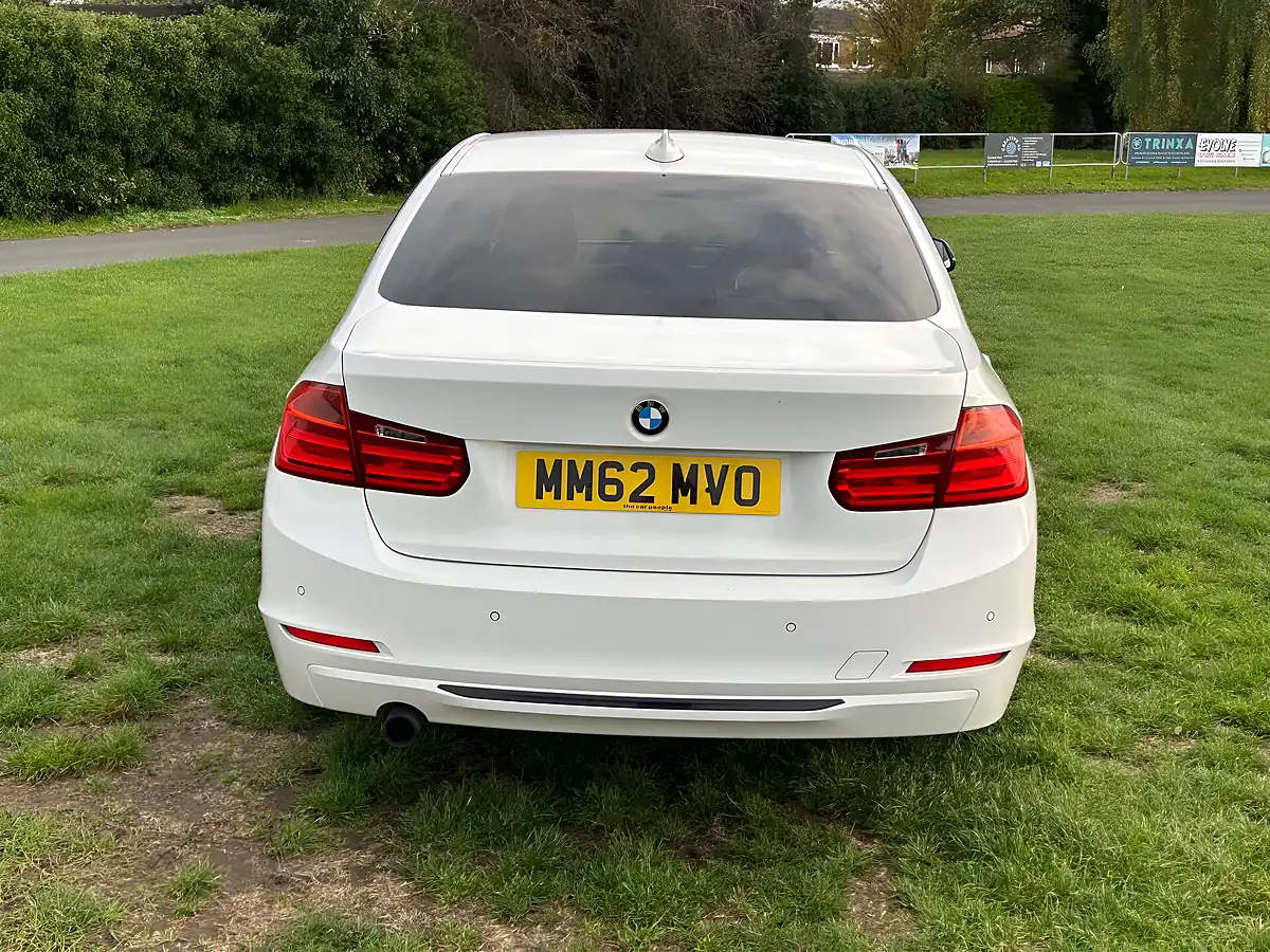 Used 2013 BMW 316i Sport Alpine White - Interior and Exterior details 6