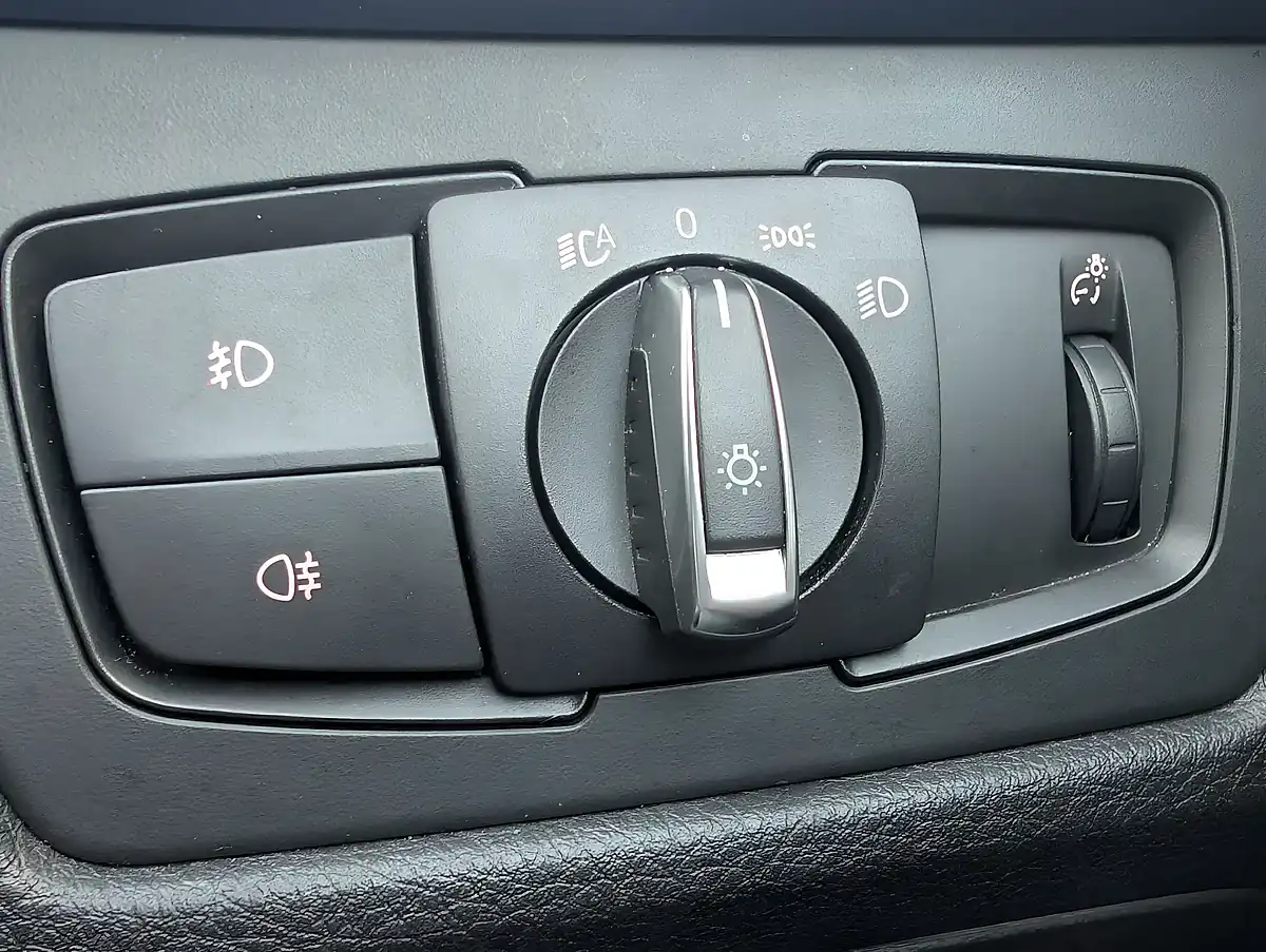 Used 2013 BMW 320i M Sport Estoril Blue - Interior and Exterior details 15