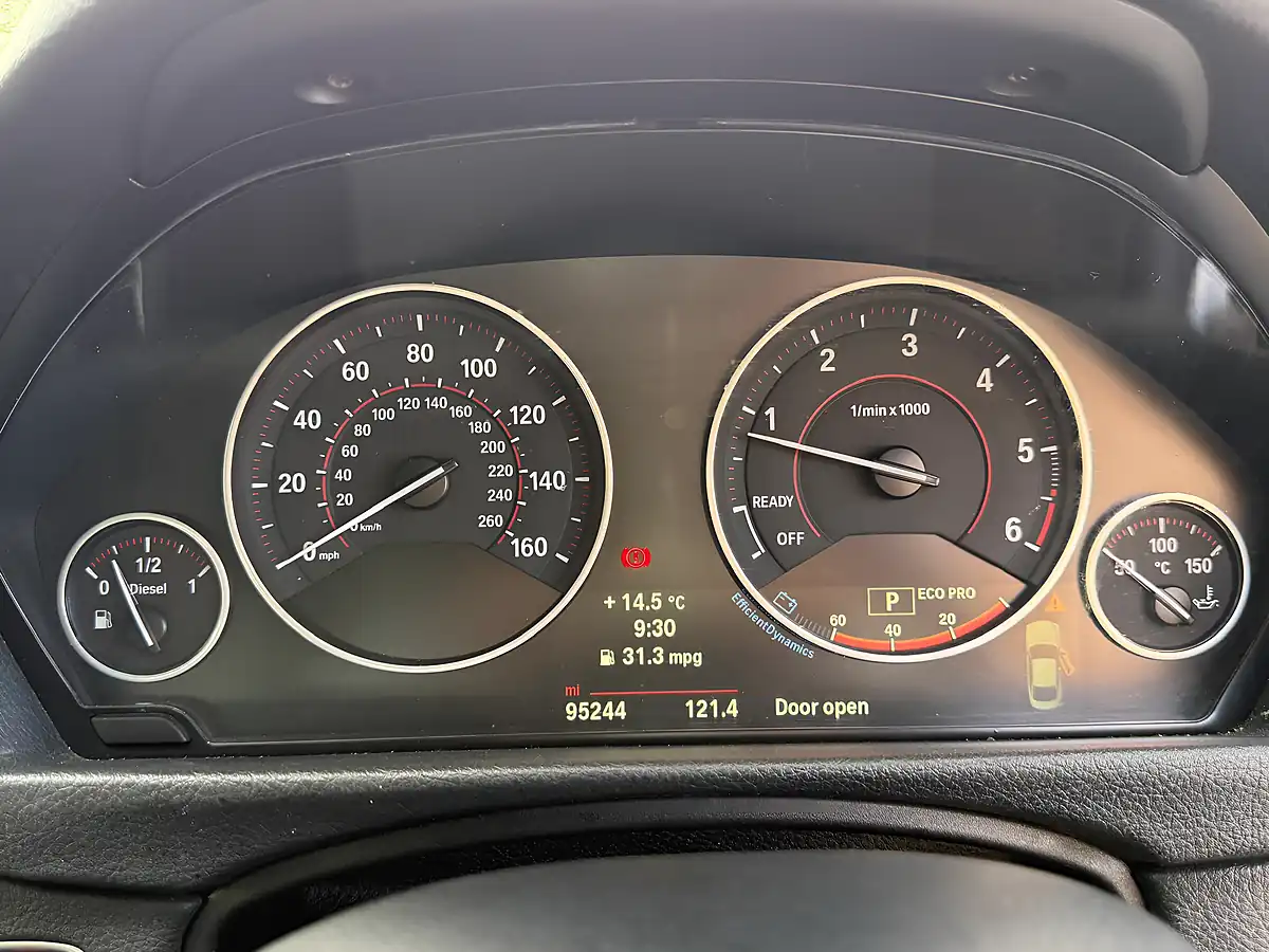Used 2013 BMW 4 Series M-Sport Coupe White - Interior and Exterior details 19