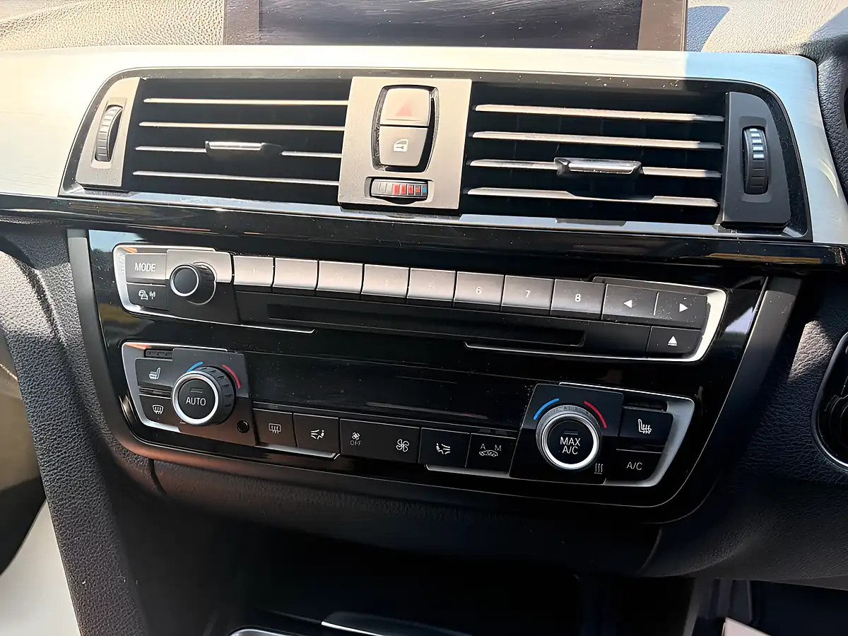 Used 2013 BMW 4 Series M Sport Silver - Interior and Exterior details 17