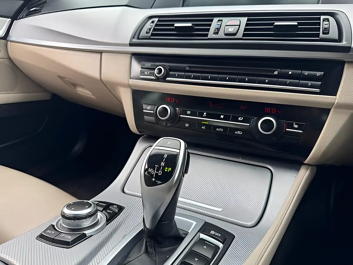 Used 2013 BMW 5 Series M Sport Blue - Interior and Exterior details 10
