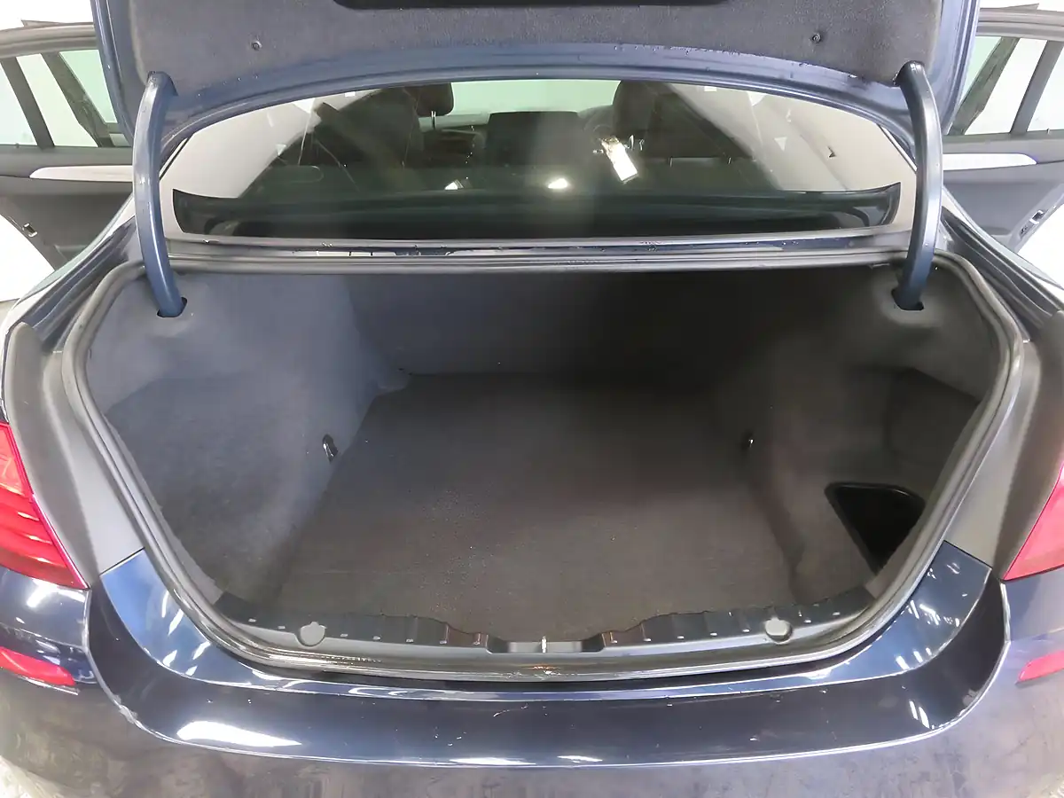 Used 2013 BMW 5 Series M Sport Blue - Interior and Exterior details 11
