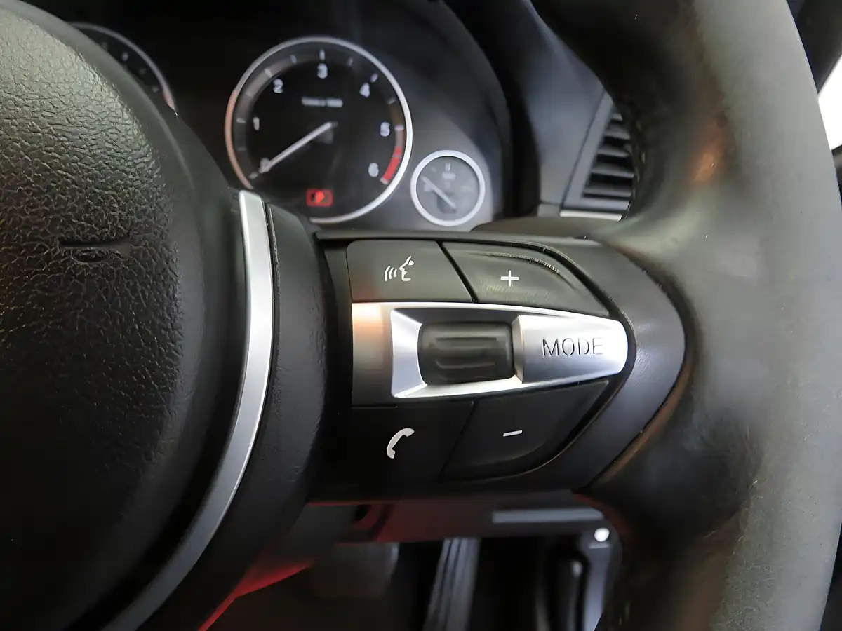 Used 2013 BMW 5 Series M Sport Blue - Interior and Exterior details 17