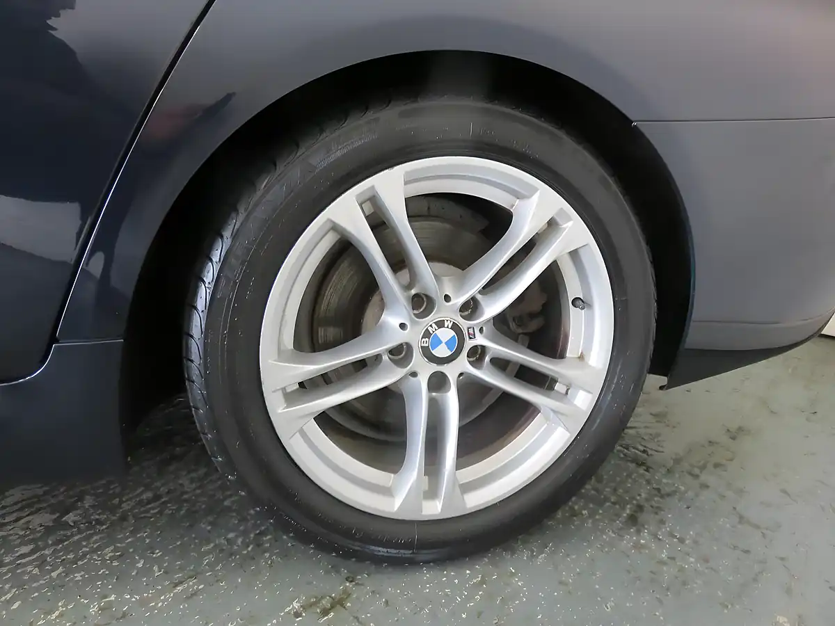 Used 2013 BMW 5 Series M Sport Blue - Interior and Exterior details 20