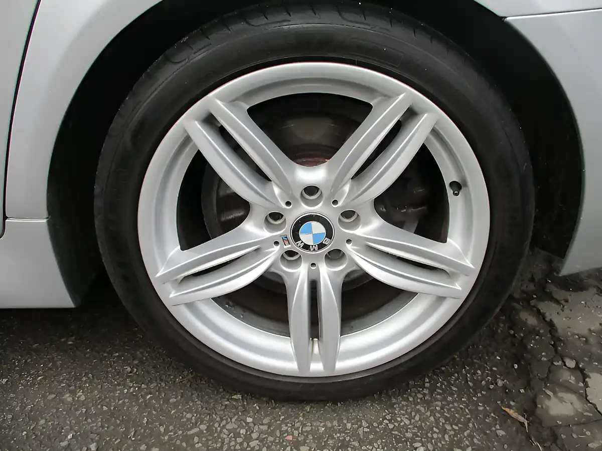 Used 2013 BMW 5 Series M Sport Glacier Silver - Interior and Exterior details 10
