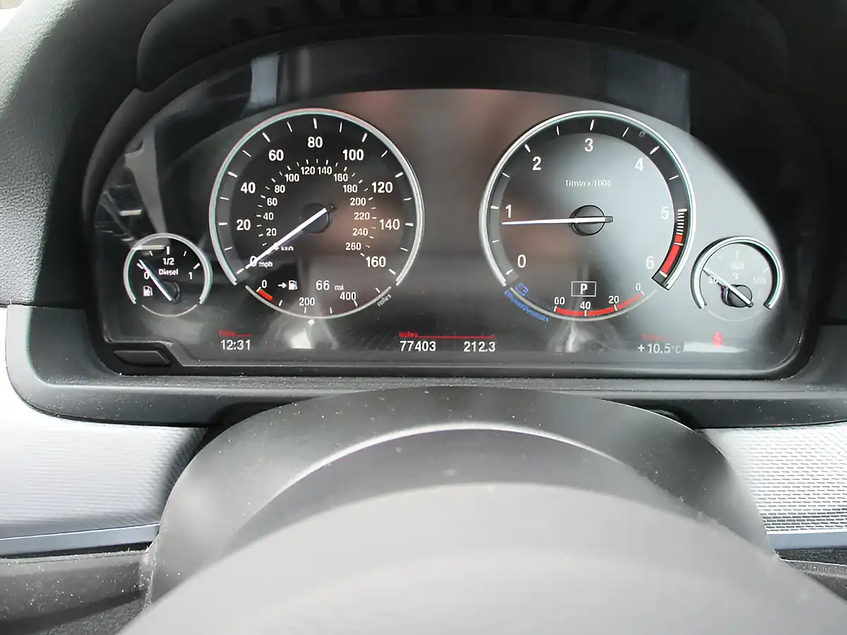 Used 2013 BMW 5 Series M Sport Glacier Silver - Interior and Exterior details 20