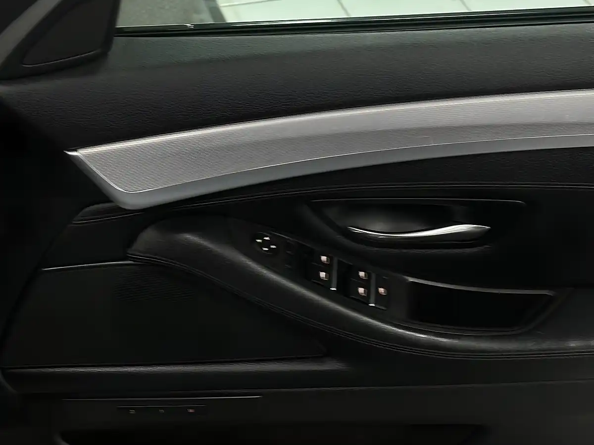 Used 2013 BMW 5 Series M Sport Silver - Interior and Exterior details 13
