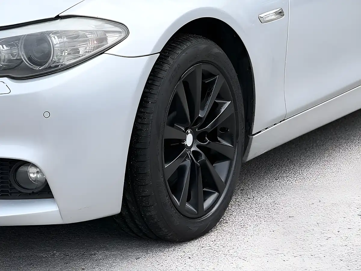 Used 2013 BMW 5 Series Se Silver - Interior and Exterior details 10