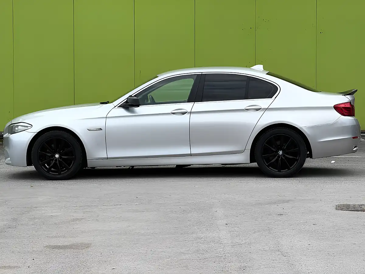 Used 2013 BMW 5 Series Se Silver - Interior and Exterior details 11