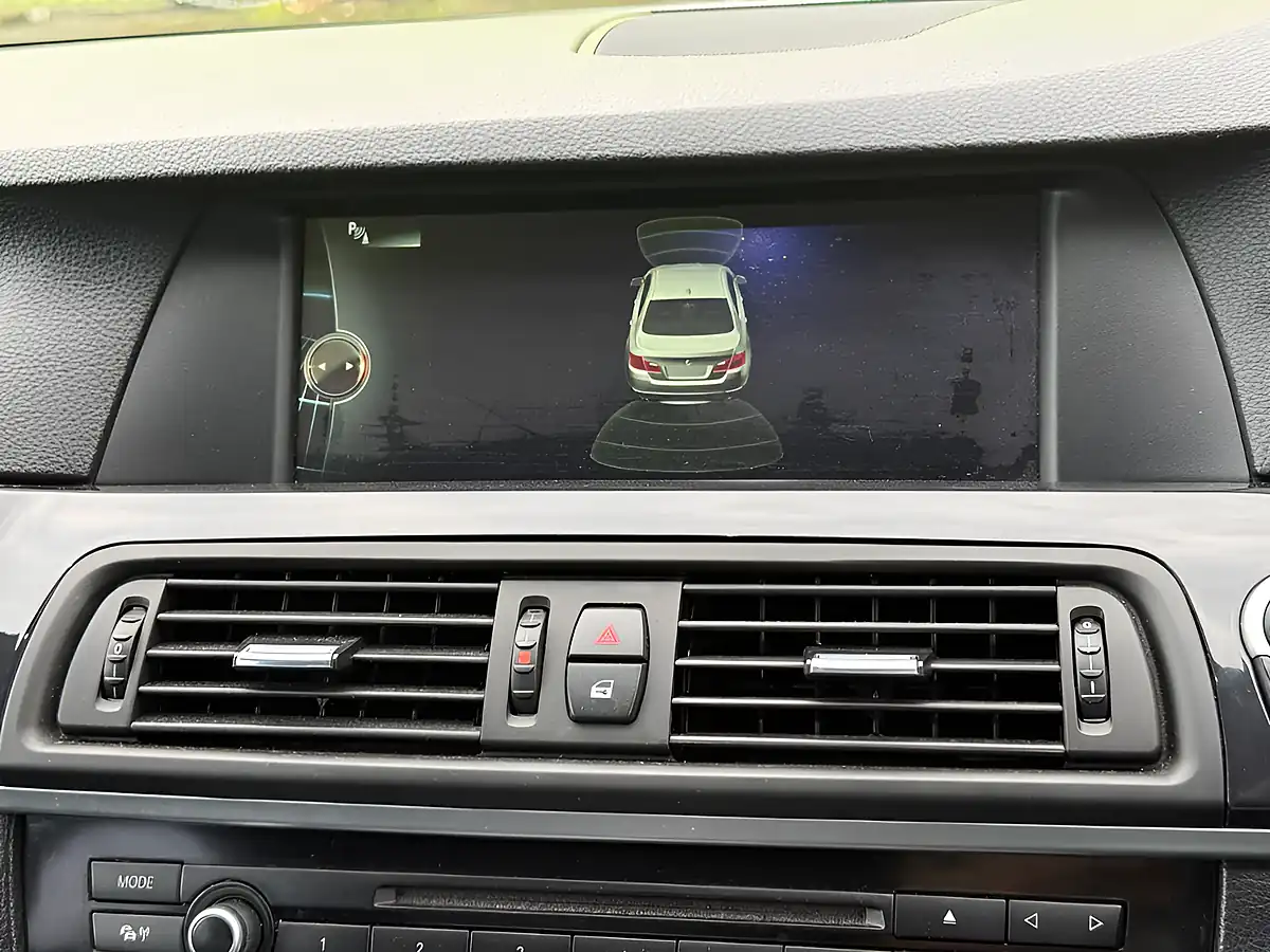 Used 2013 BMW 5 Series Se Silver - Interior and Exterior details 17