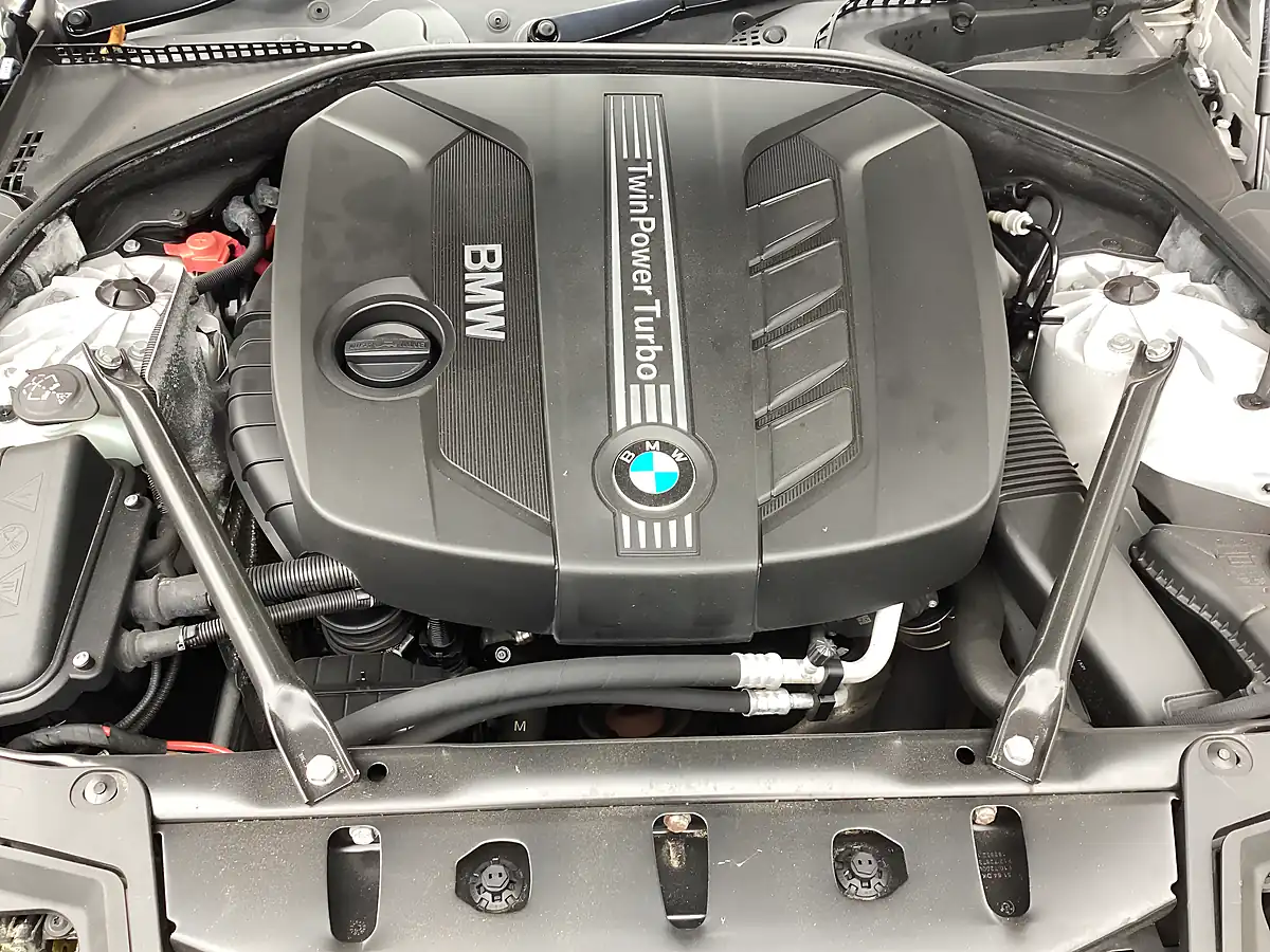 Used 2013 BMW 5 Series Se Silver - Interior and Exterior details 20