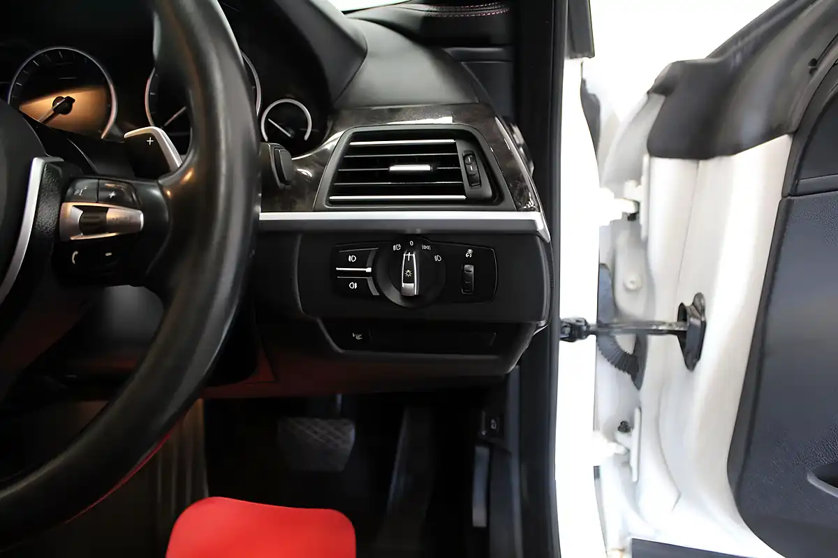 Used 2013 BMW 6 Series Gran Coupe M Sport White - Interior and Exterior details 17
