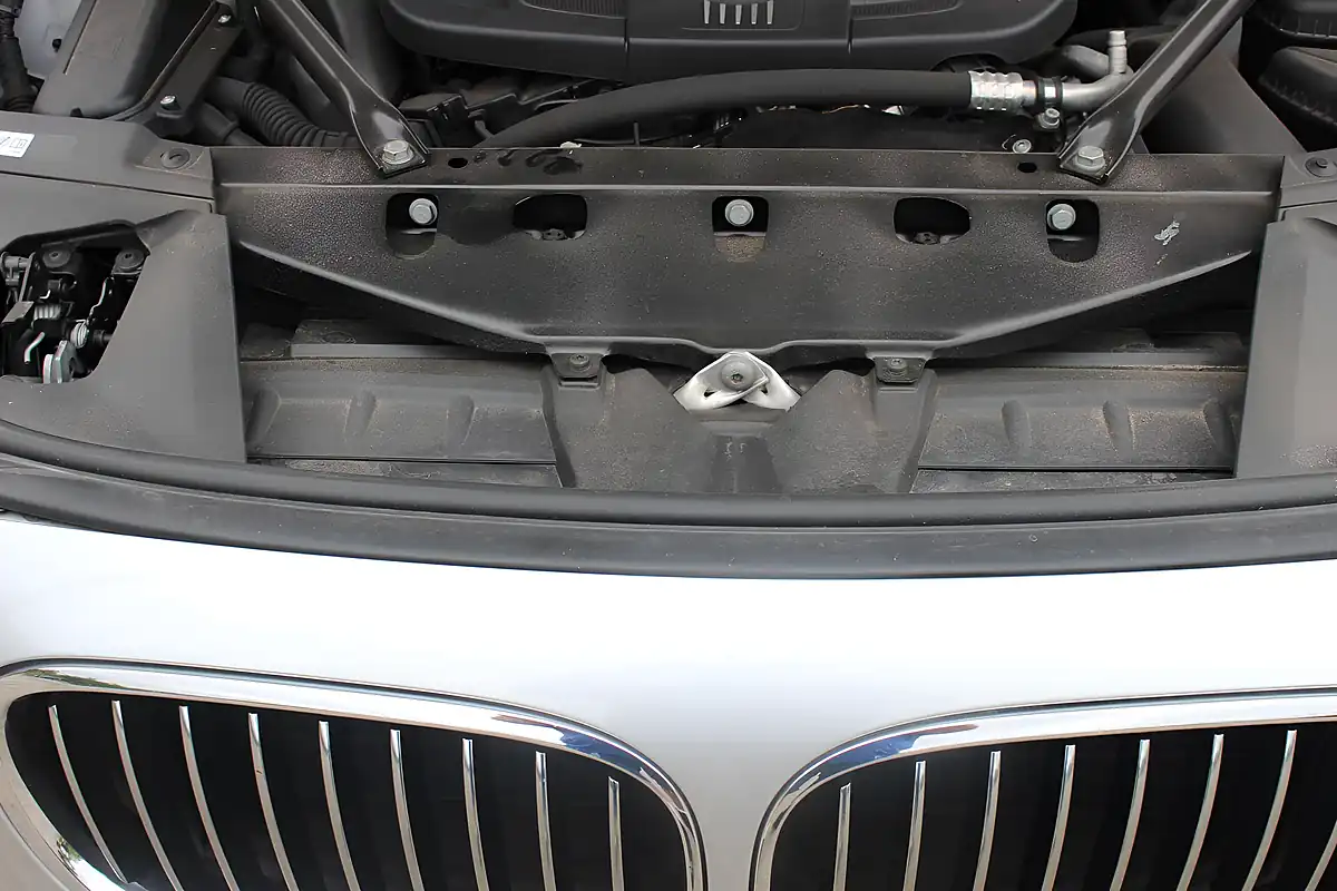 Used 2013 BMW 7 Series M Sport Silver - Interior and Exterior details 15