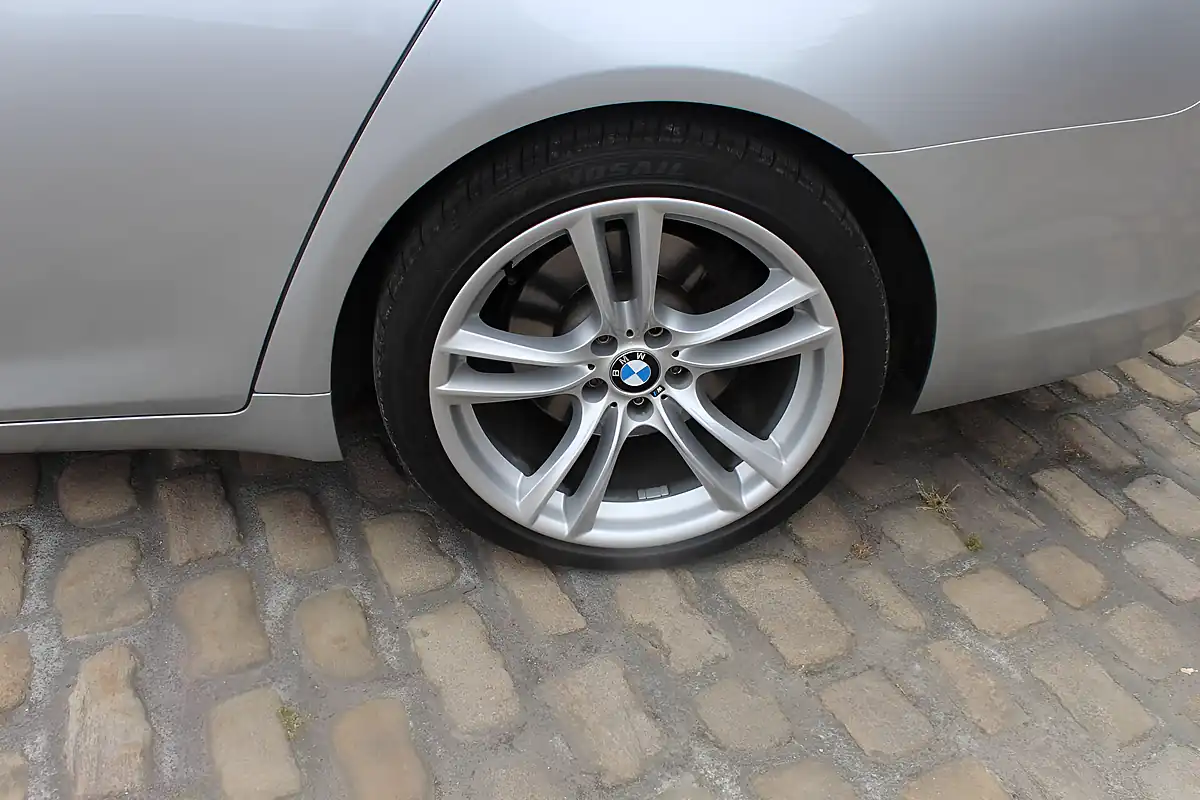 Used 2013 BMW 7 Series M Sport Silver - Interior and Exterior details 16