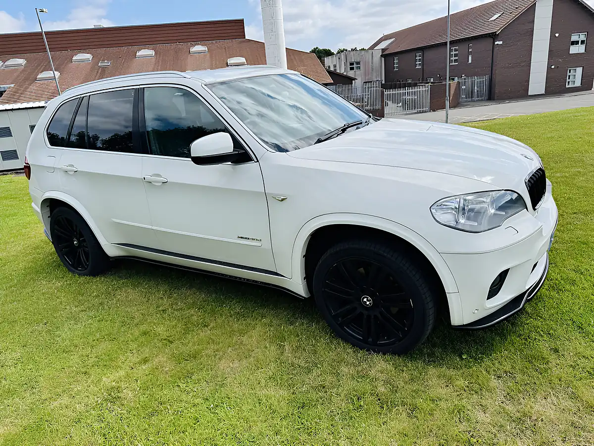 Used 2013 BMW X5 M Sport White - Front View