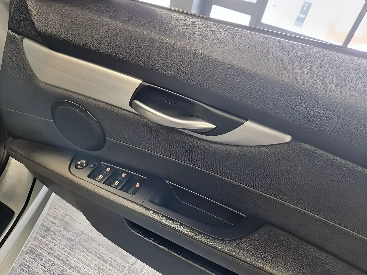 Used 2013 BMW Z4 M Sport Silver - Interior and Exterior details 16