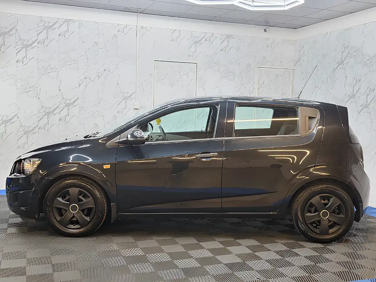 Used 2013 Chevrolet Aveo Ls Black - Interior and Exterior details 6