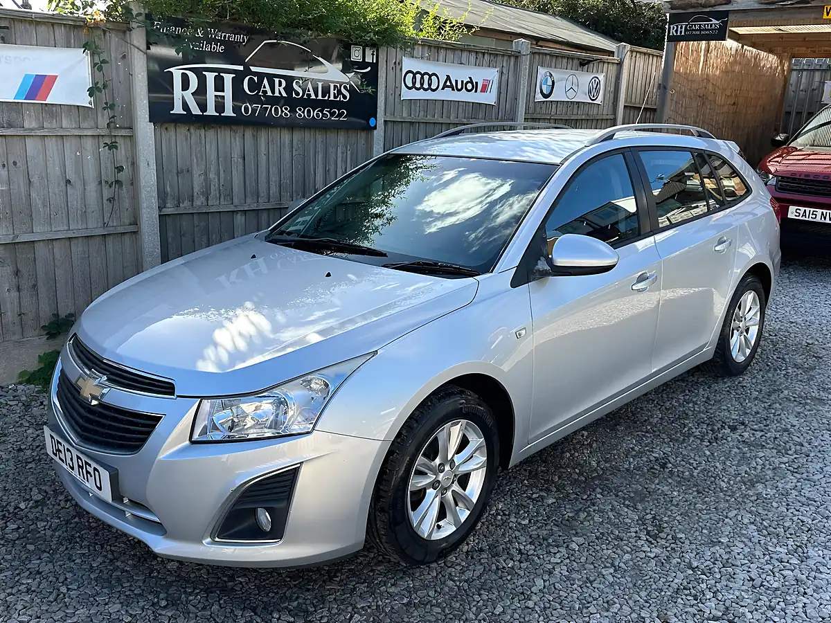 Used 2013 Chevrolet Cruze Lt Silver - Front View