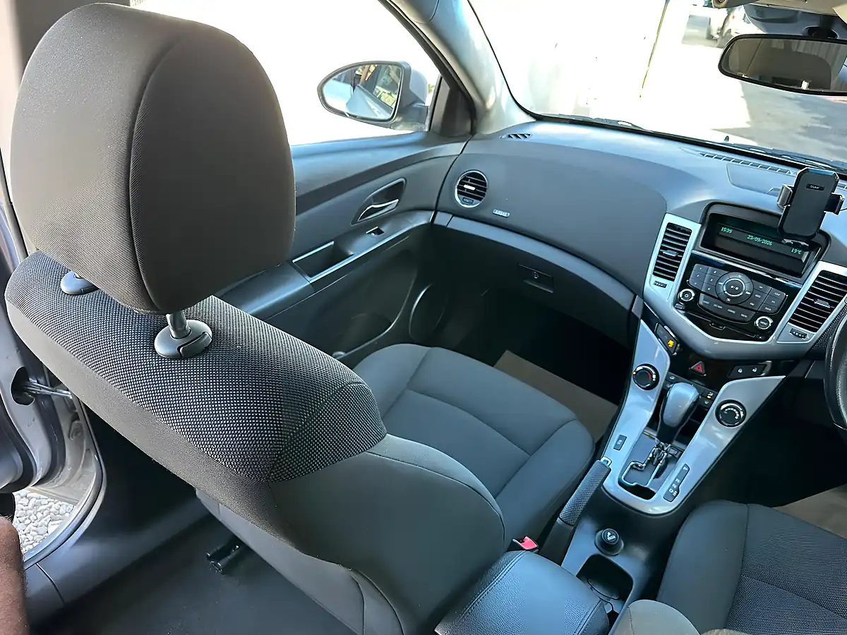 Used 2013 Chevrolet Cruze Lt Silver - Interior and Exterior details 3
