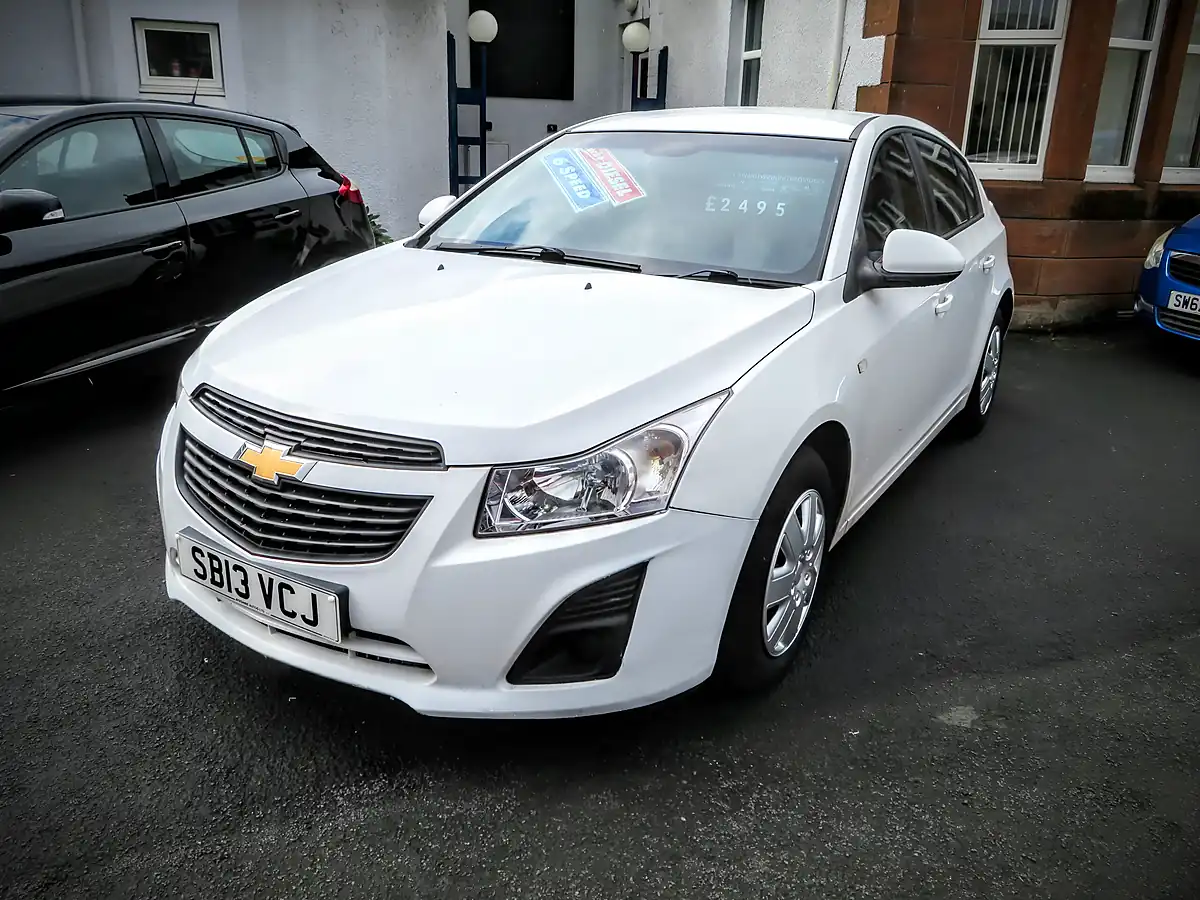 Used 2013 Chevrolet Cruze Lt White - Front View