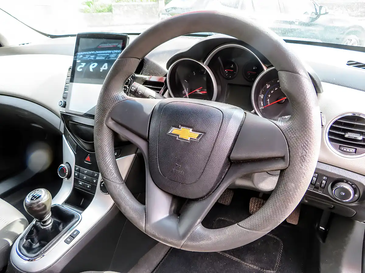 Used 2013 Chevrolet Cruze Lt White - Interior and Exterior details 11