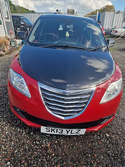 2013 Chrysler Ypsilon 1.2 Black and Red