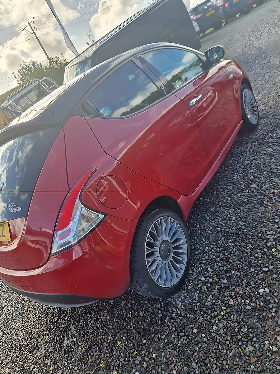 Used 2013 Chrysler Ypsilon Black and Red 5dr Red - Interior and Exterior details 10
