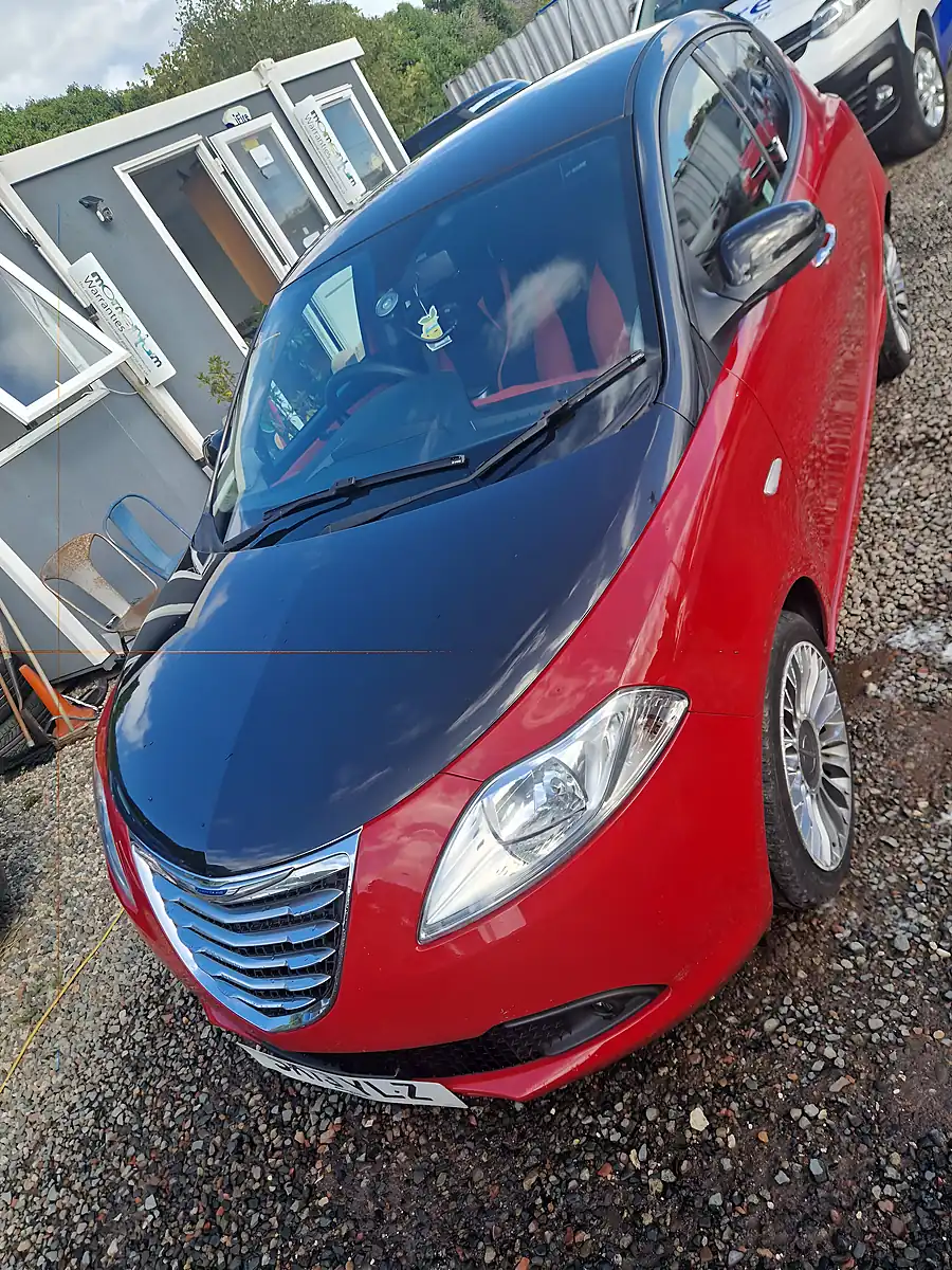 Used 2013 Chrysler Ypsilon Black and Red 5dr Red - Interior and Exterior details 3