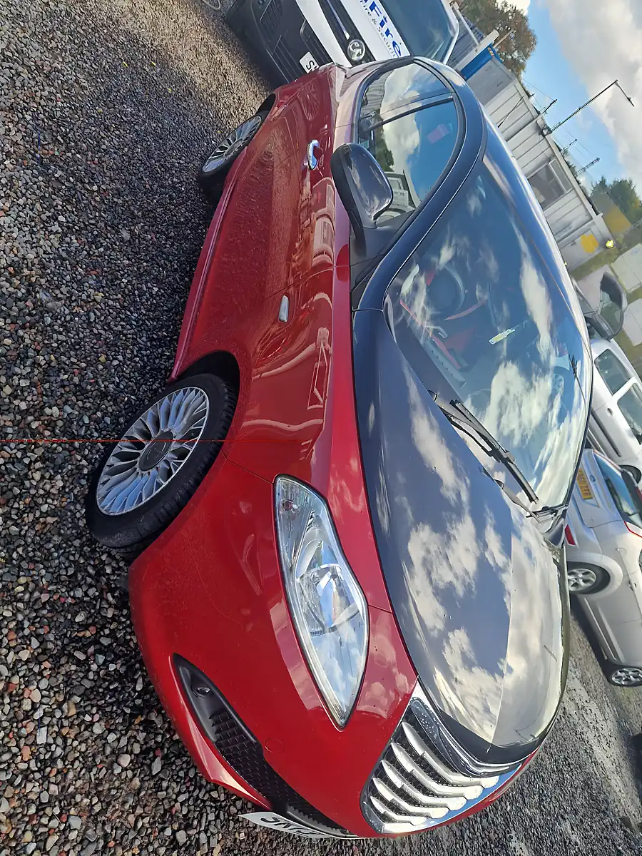 Used 2013 Chrysler Ypsilon Black and Red 5dr Red - Interior and Exterior details 4