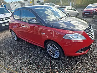 Used 2013 Chrysler Ypsilon Black and Red 5dr Red - Interior and Exterior details 5
