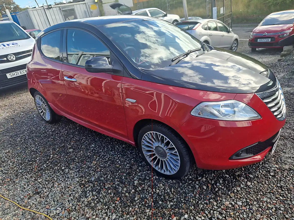 Used 2013 Chrysler Ypsilon Black and Red 5dr Red - Interior and Exterior details 5