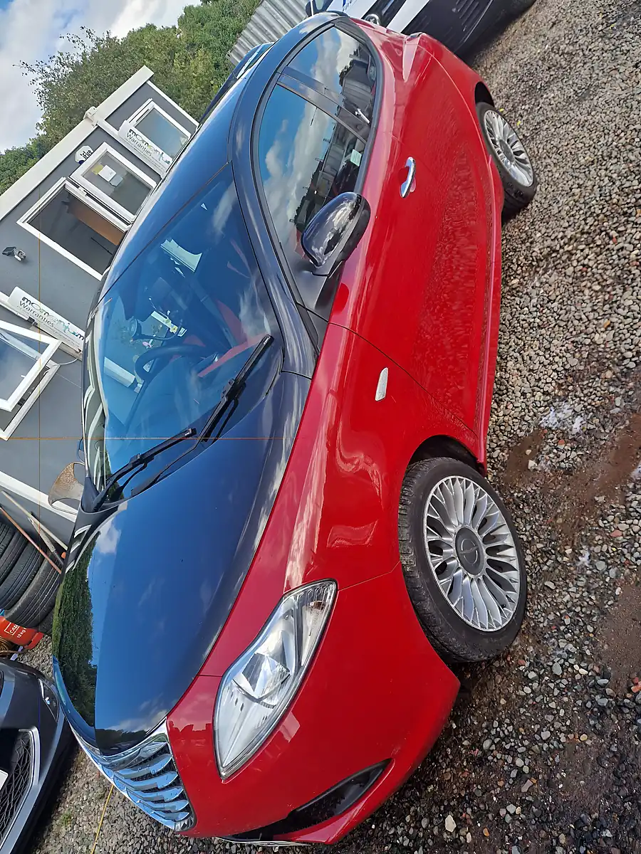 Used 2013 Chrysler Ypsilon Black and Red 5dr Red - Interior and Exterior details 6