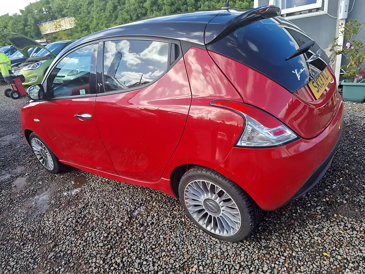 Used 2013 Chrysler Ypsilon Black and Red 5dr Red - Interior and Exterior details 7