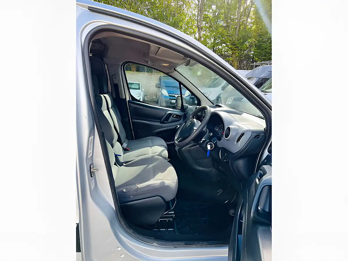 Used 2013 Citroen Berlingo 625 Enterprise Silver - Interior and Exterior details 12