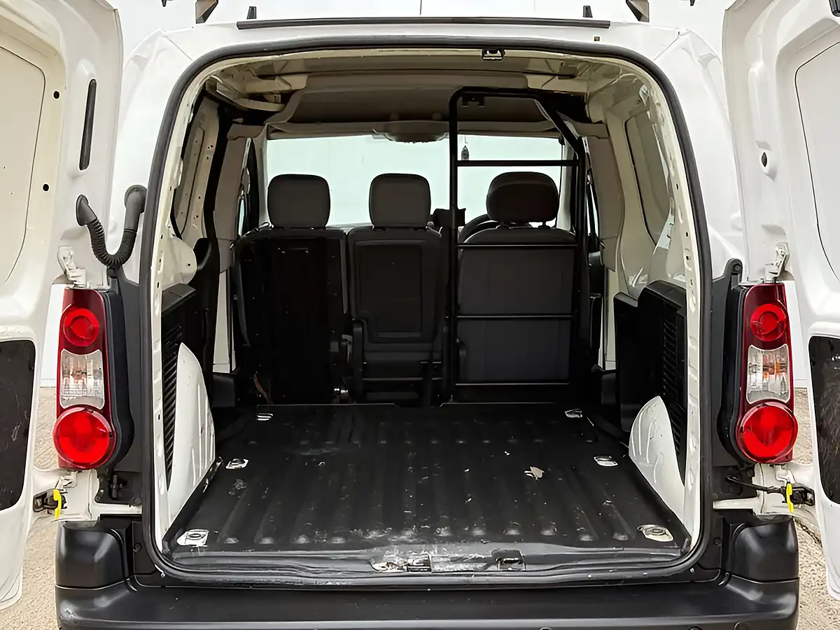 Used 2013 Citroen Berlingo 850 Enterprise White - Interior and Exterior details 10