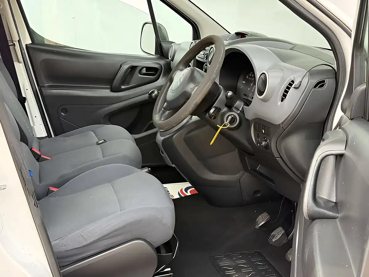 Used 2013 Citroen Berlingo 850 Enterprise White - Interior and Exterior details 4