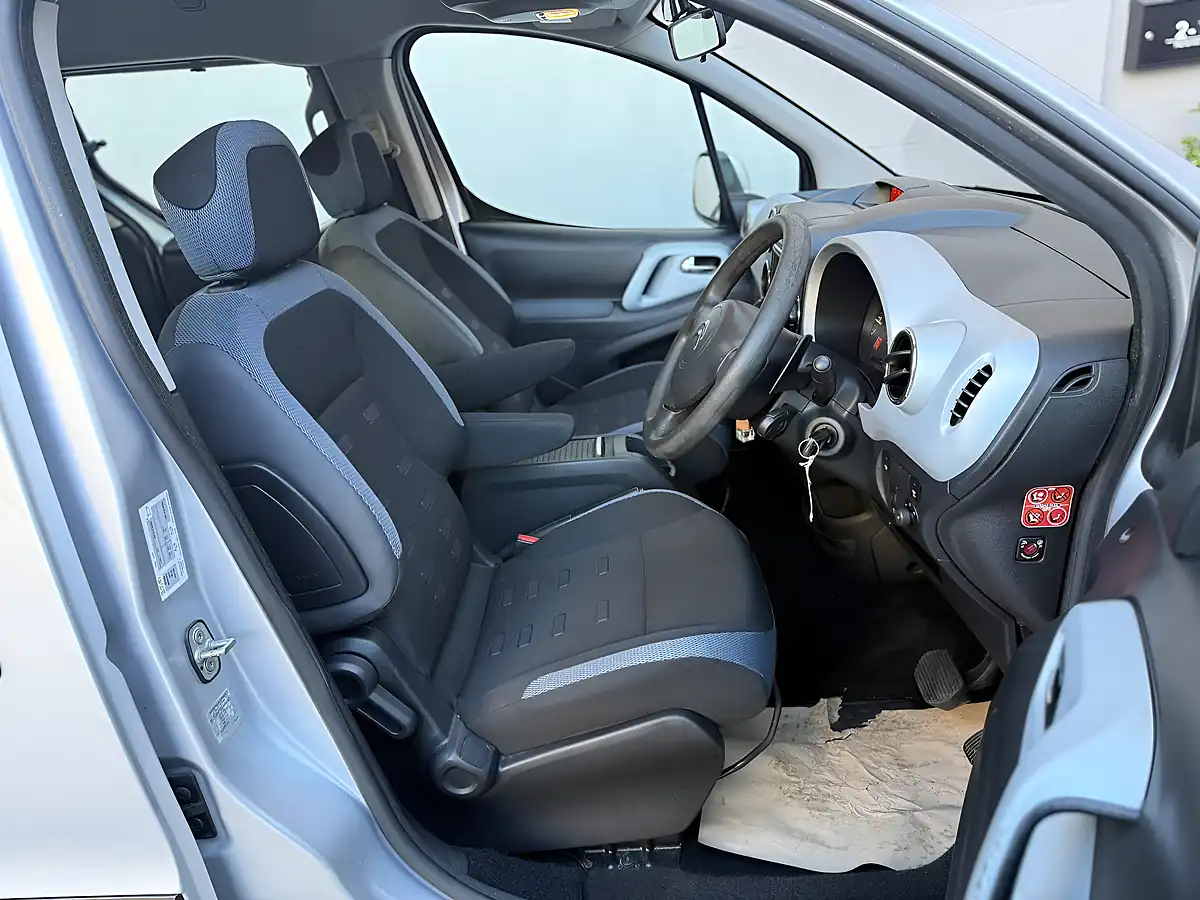 Used 2013 Citroen Berlingo Airdream Xtr Silver - Interior and Exterior details 11