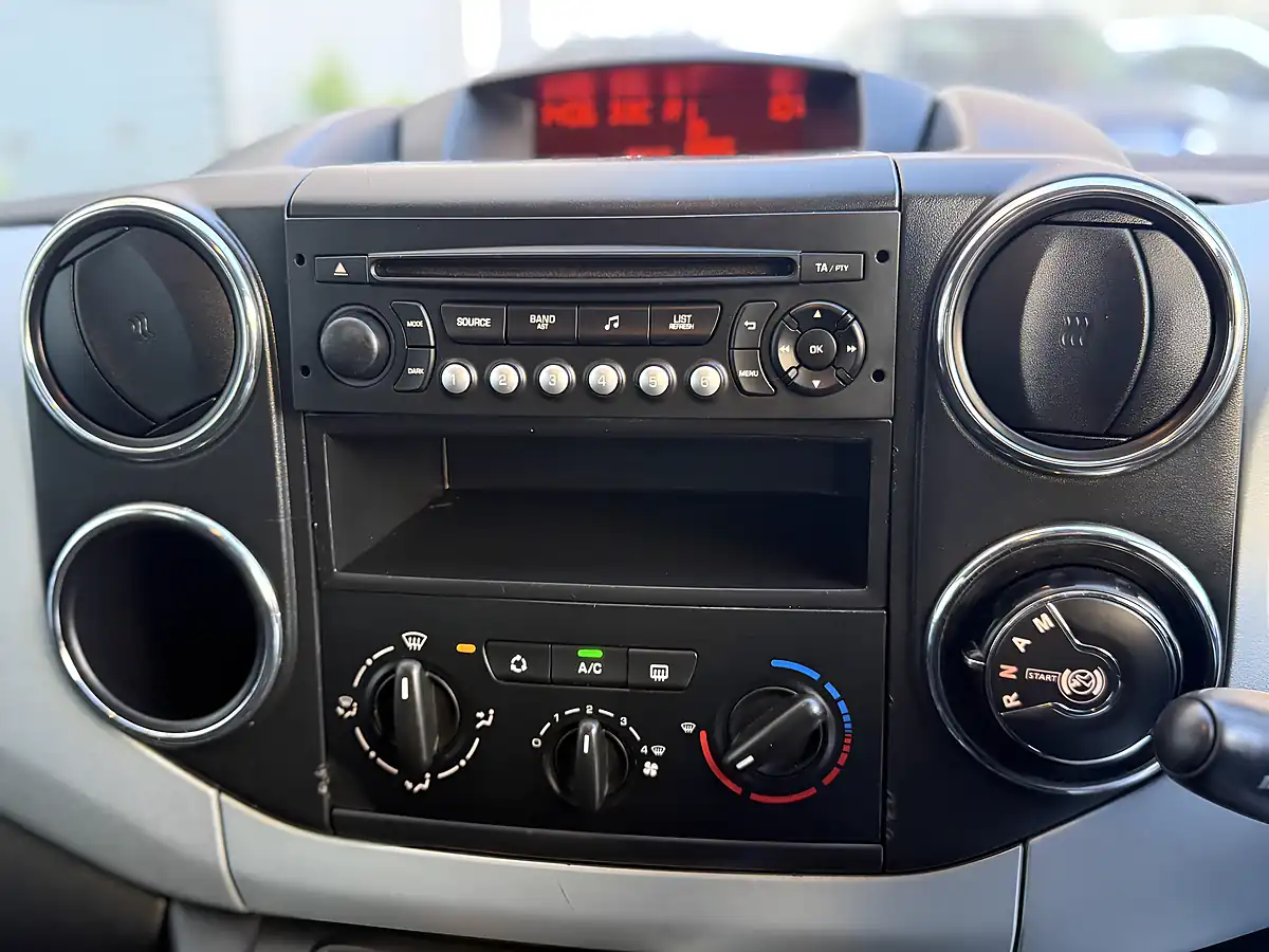 Used 2013 Citroen Berlingo Airdream Xtr Silver - Interior and Exterior details 17
