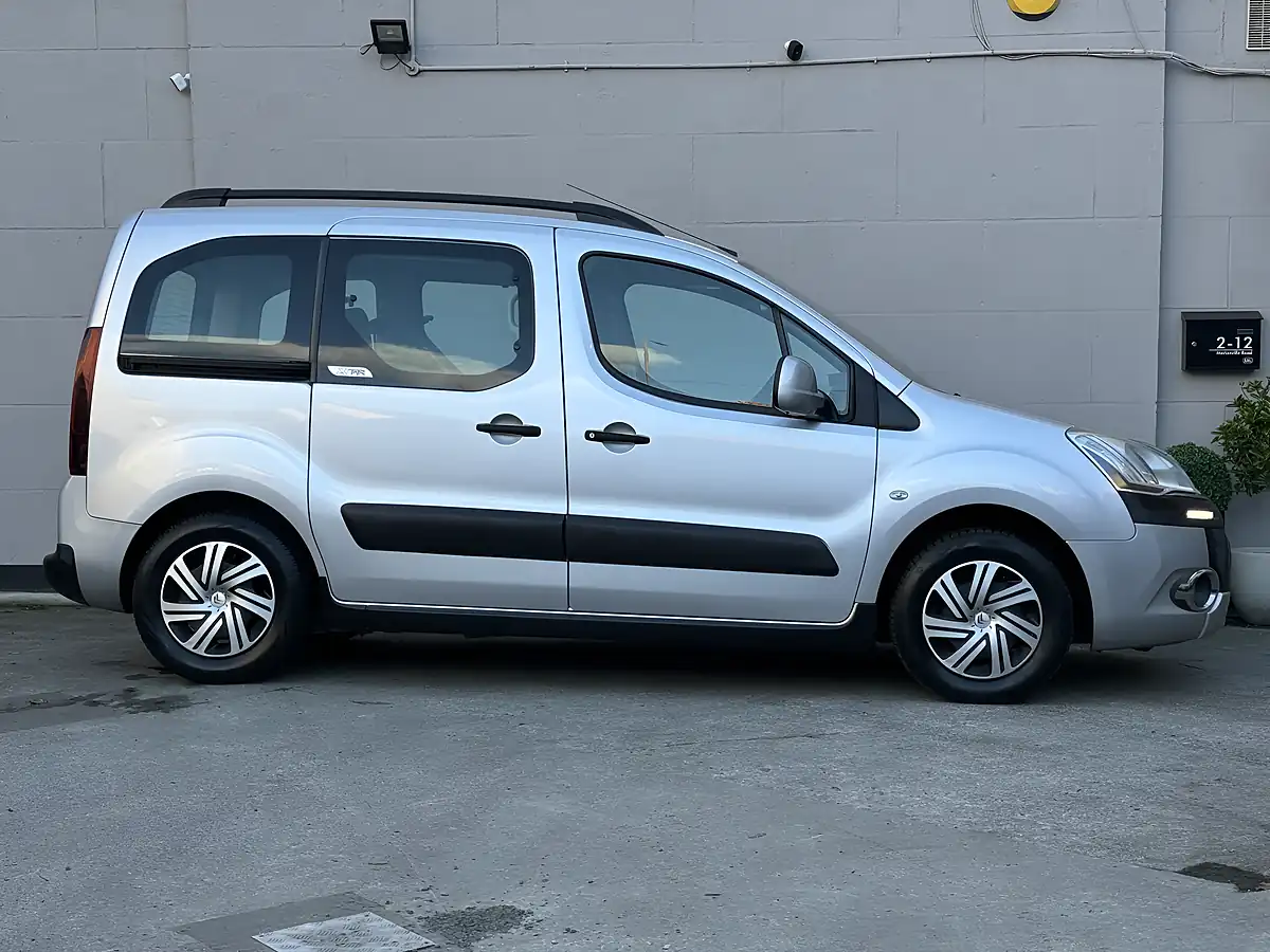 Used 2013 Citroen Berlingo Airdream Xtr Silver - Interior and Exterior details 4