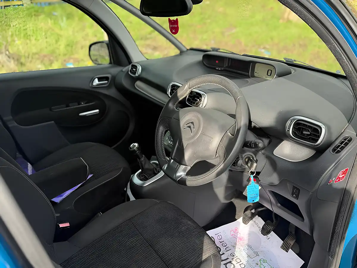 Used 2013 Citroen C3 Picasso Exclusive Blue - Interior and Exterior details 3