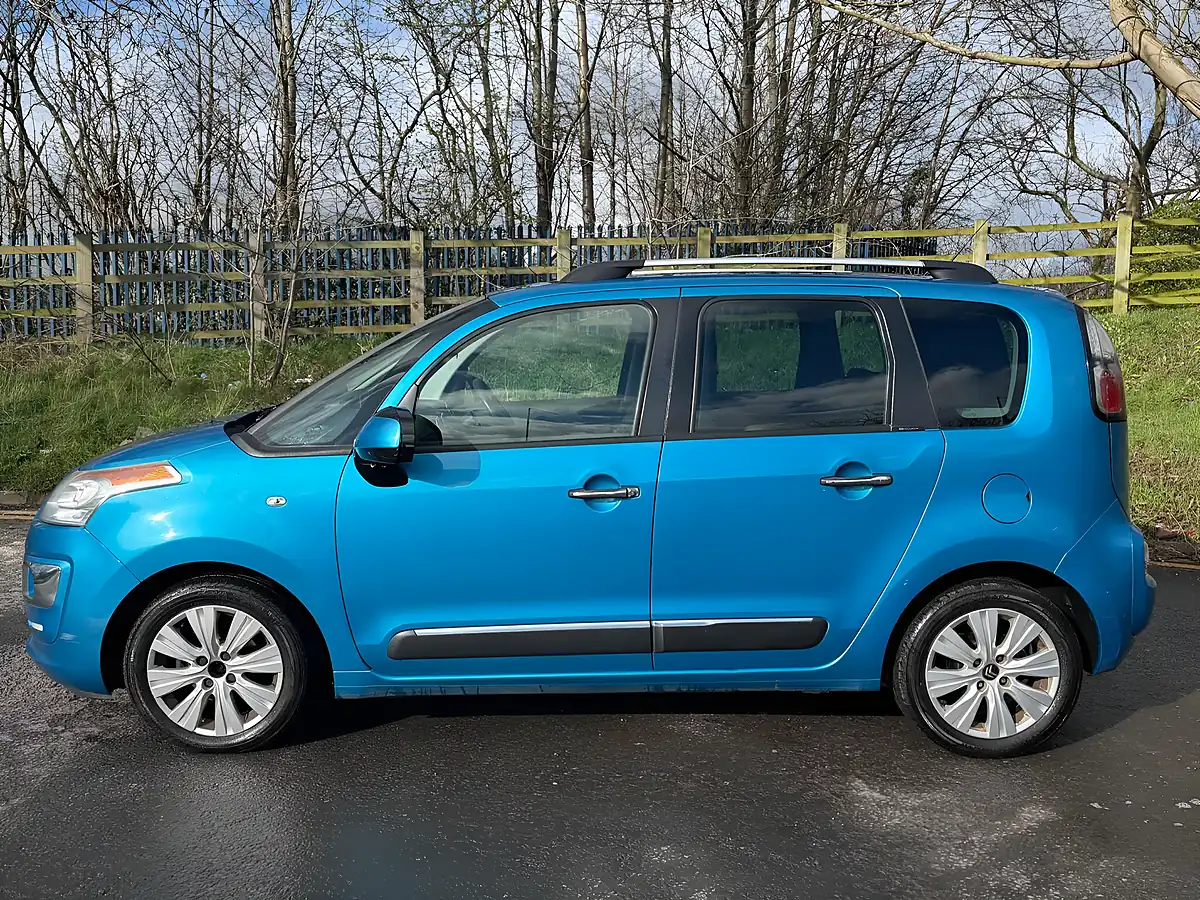 Used 2013 Citroen C3 Picasso Exclusive Blue - Interior and Exterior details 8