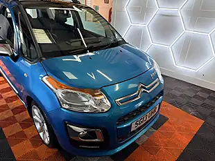 Used 2013 Citroen C3 Picasso Selection Blue - Interior and Exterior details 8