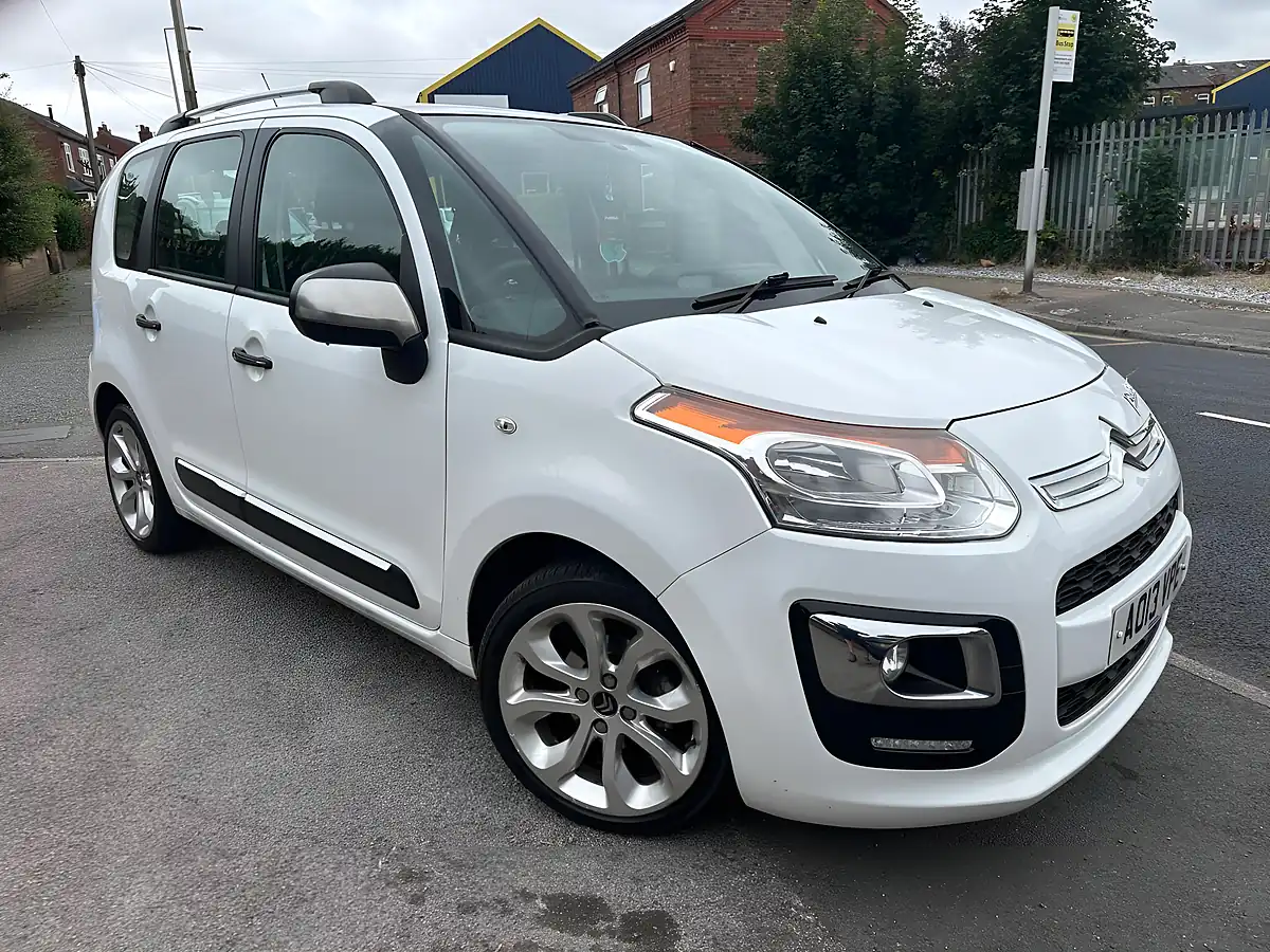 Used 2013 Citroen C3 Picasso Selection White - Front View