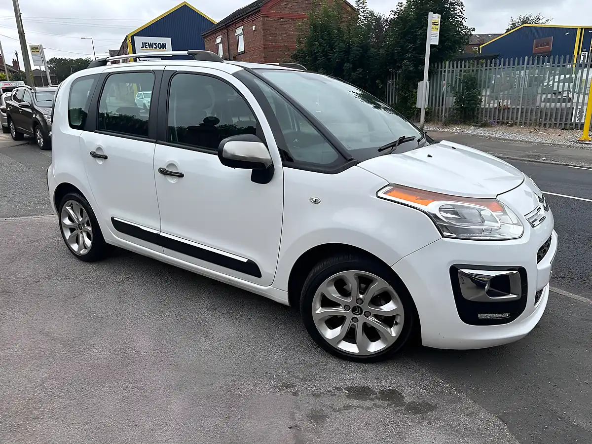 Used 2013 Citroen C3 Picasso Selection White - Interior and Exterior details 11