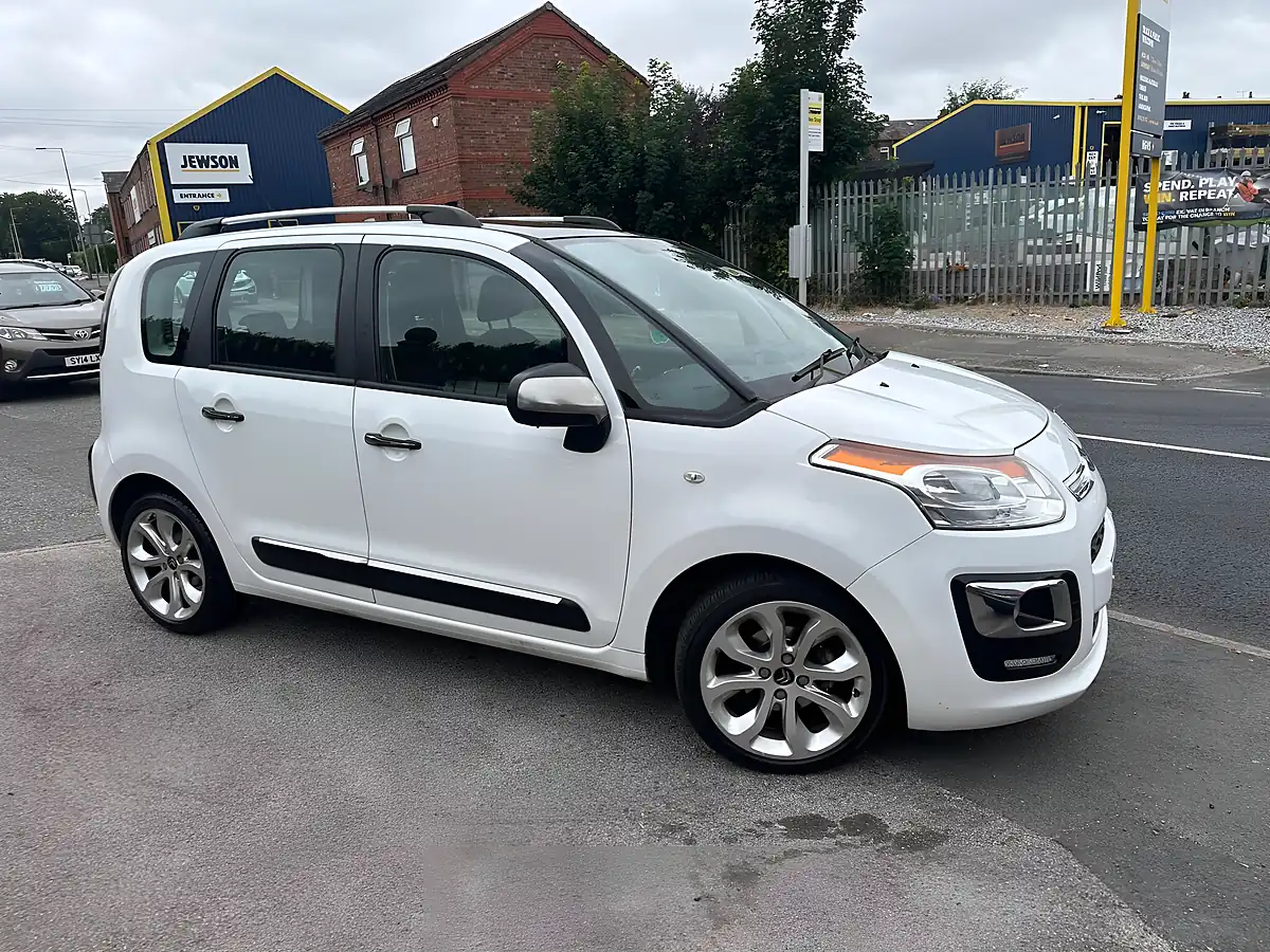 Used 2013 Citroen C3 Picasso Selection White - Interior and Exterior details 12